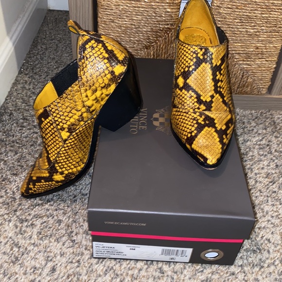 Vince C Fashion ankle bootie! - Picture 5 of 8